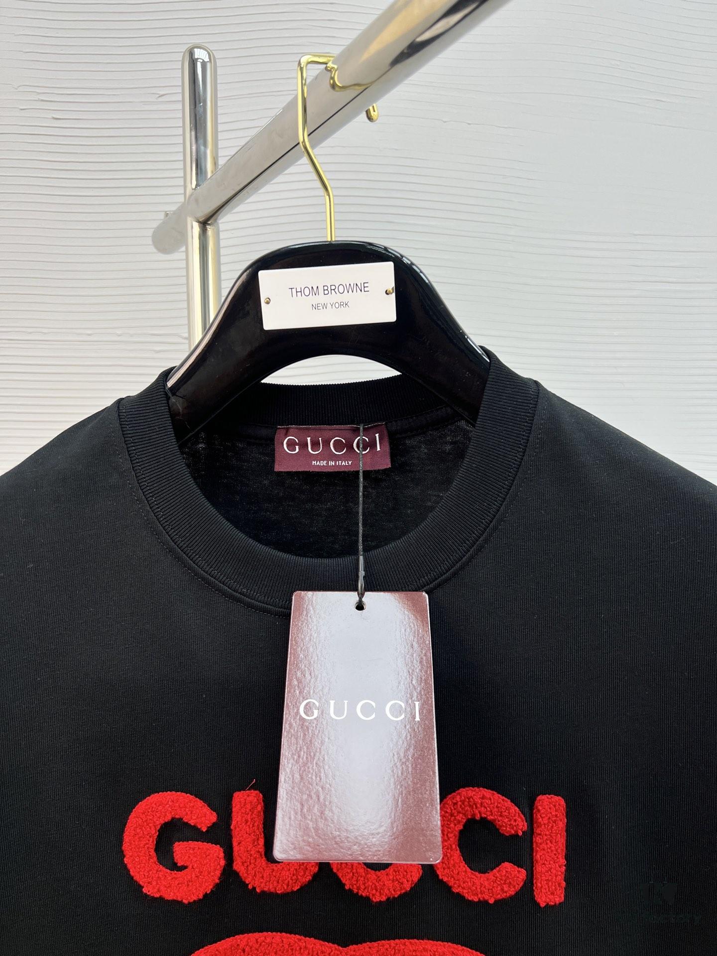 High-Quality GUCCI 25SS Classic Color T-Shirt New Arrival! Youthful and Vibrant Design, Featuring the Latest Teddy Bear Collection with Premium Printing Technology. Made from 280g Pure Cotton for Superior Softness and Comfort. Perfect for Spring and Summer, Pairs Easily with Jeans, Chinos, or Shorts.