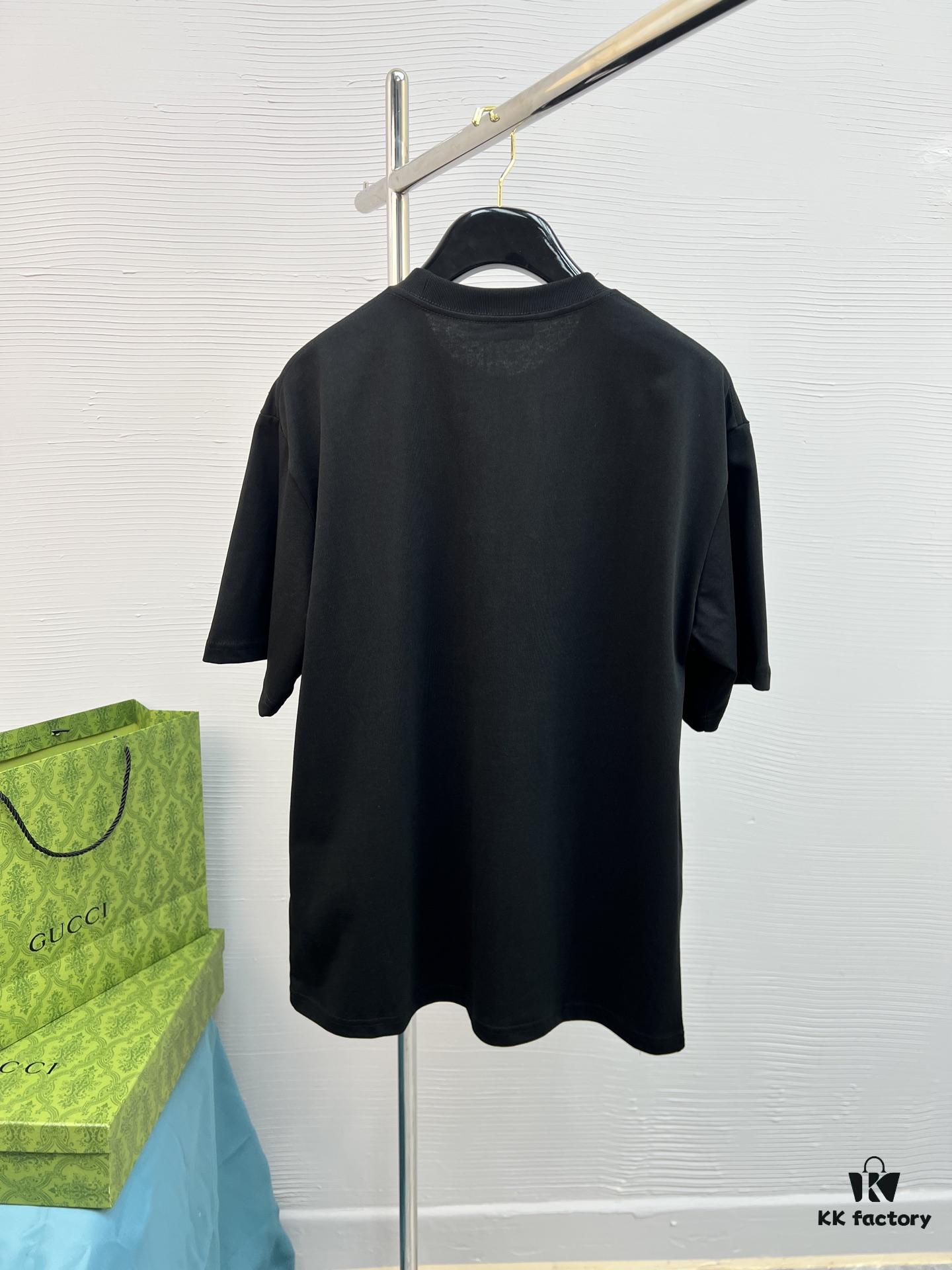 High-Quality GUCCI 25SS Classic Color T-Shirt New Arrival! Youthful and Vibrant Design, Featuring the Latest Teddy Bear Collection with Premium Printing Technology. Made from 280g Pure Cotton for Superior Softness and Comfort. Perfect for Spring and Summer, Pairs Easily with Jeans, Chinos, or Shorts.