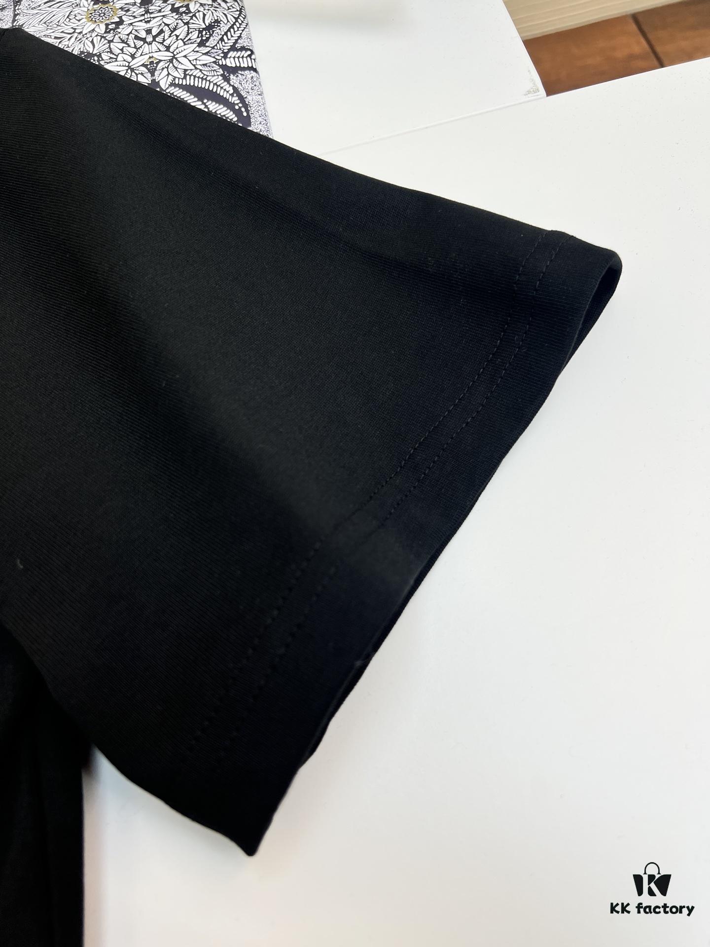 High-Quality GUCCI 25SS Classic Color T-Shirt New Arrival! Youthful and Vibrant Design, Featuring the Latest Teddy Bear Collection with Premium Printing Technology. Made from 280g Pure Cotton for Superior Softness and Comfort. Perfect for Spring and Summer, Pairs Easily with Jeans, Chinos, or Shorts.