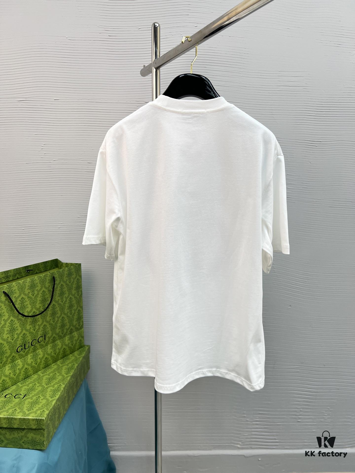 High-Quality GUCCI 25SS Classic Color T-Shirt New Arrival! Youthful and Vibrant Design! Featuring the Latest Teddy Bear Collection with Premium Printing Technology, Strong Three-Dimensional Color Gradient, Made from 280g Pure Cotton Fabric – Soft, Comfortable, Perfect Match with Jeans, Chinos, or Shorts for Spring and Summer