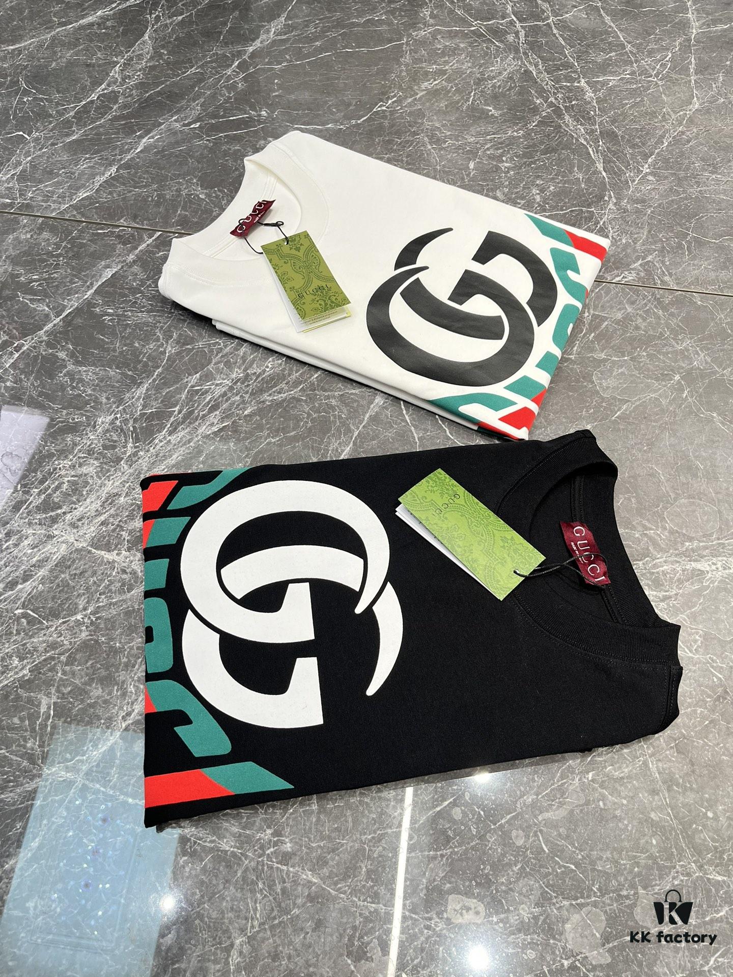 GUCCI Streetwear 25S New Round Neck T-Shirt, Unisex Design – Essential for Trendsetters! Featuring Custom Brand Graphic Heat Transfer on Chest, Classic Colorways with Stylish Appeal, Youthful and Vibrant Overall Look. Crafted from 260g High-Quality Cotton for Exceptional Comfort and Soft, Premium Touch. Complete with Triple Labels. Colors: Black, White. European Size: S–XL (Recommended Size M for Height 175cm / Weight 70kg)