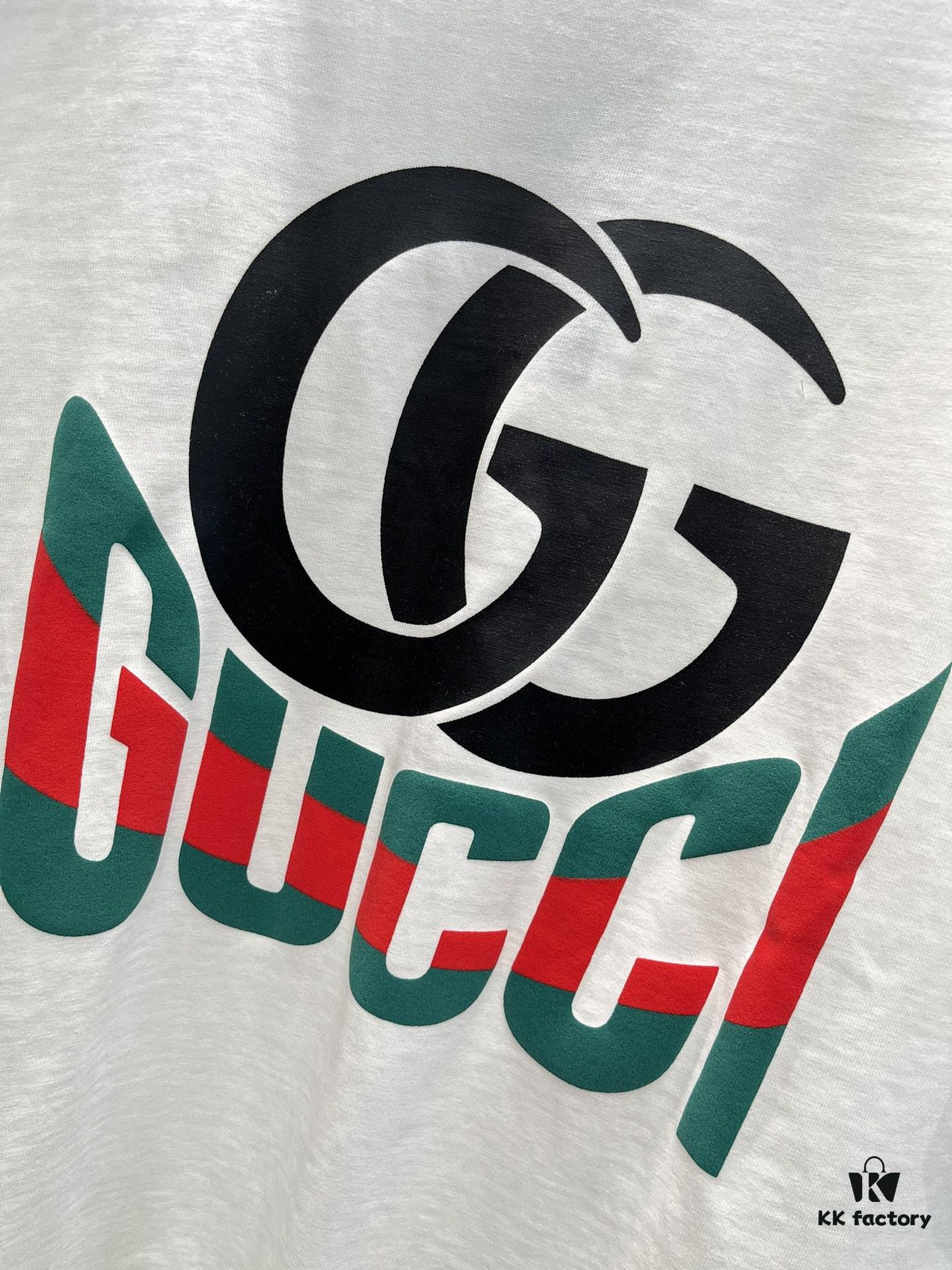 GUCCI Streetwear 25S New Round Neck T-Shirt, Unisex Design – Essential for Trendsetters! Featuring Custom Brand Graphic Heat Transfer on Chest, Classic Colorways with Stylish Appeal, Youthful and Vibrant Overall Look. Crafted from 260g High-Quality Cotton for Exceptional Comfort and Soft, Premium Touch. Complete with Triple Labels. Colors: Black, White. European Size: S–XL (Recommended Size M for Height 175cm / Weight 70kg)