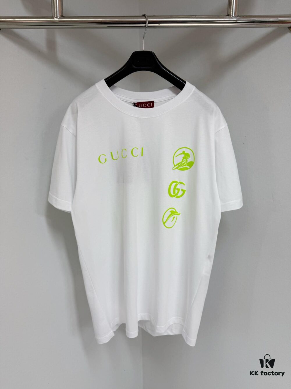 GUCCI 25SS Surfer New Pattern Letter Logo Print Round Neck T-Shirt, Spring/Summer 2025 Side Double G Design