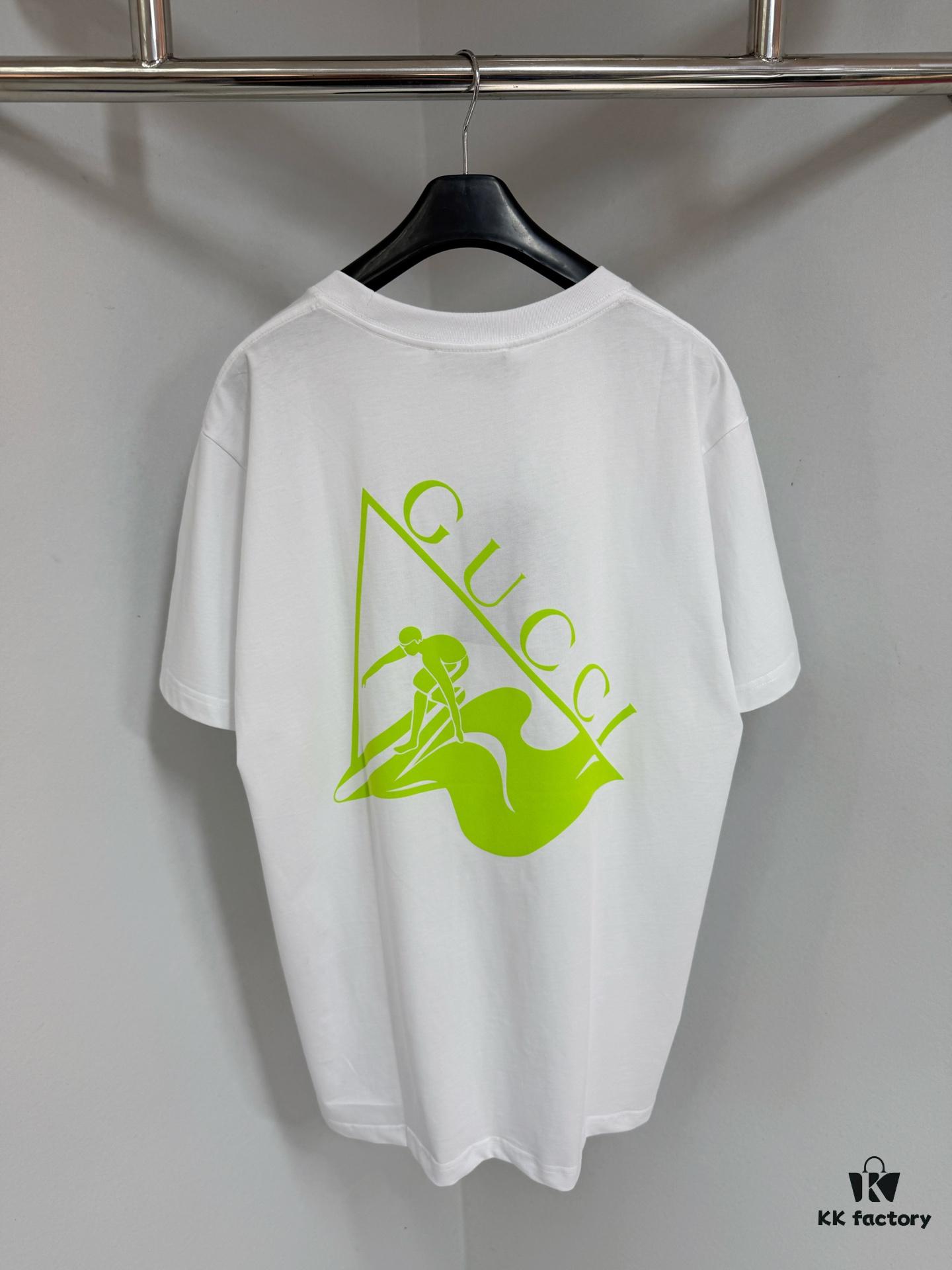 GUCCI 25SS Surfer New Pattern Letter Logo Print Round Neck T-Shirt, Spring/Summer 2025 Side Double G Design, Crafted from Garment-Dyed Knitted Cotton with Signature Gucci Front Print and Creative Gucci Surfer Back Print Adding Charm to the Overall Design