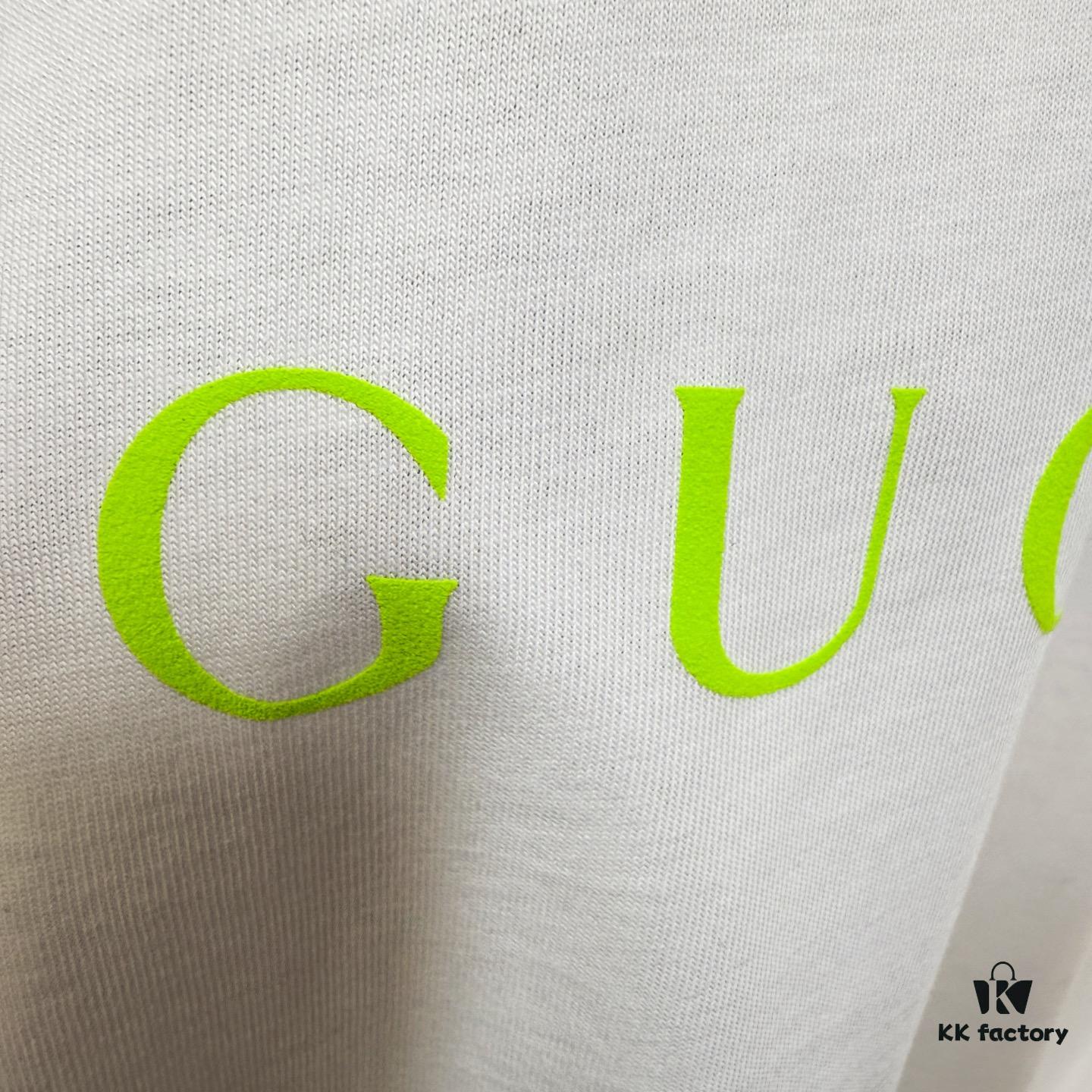 GUCCI 25SS Surfer New Pattern Letter Logo Print Round Neck T-Shirt, Spring/Summer 2025 Side Double G Design, Crafted from Garment-Dyed Knitted Cotton with Signature Gucci Front Print and Creative Gucci Surfer Back Print Adding Charm to the Overall Design