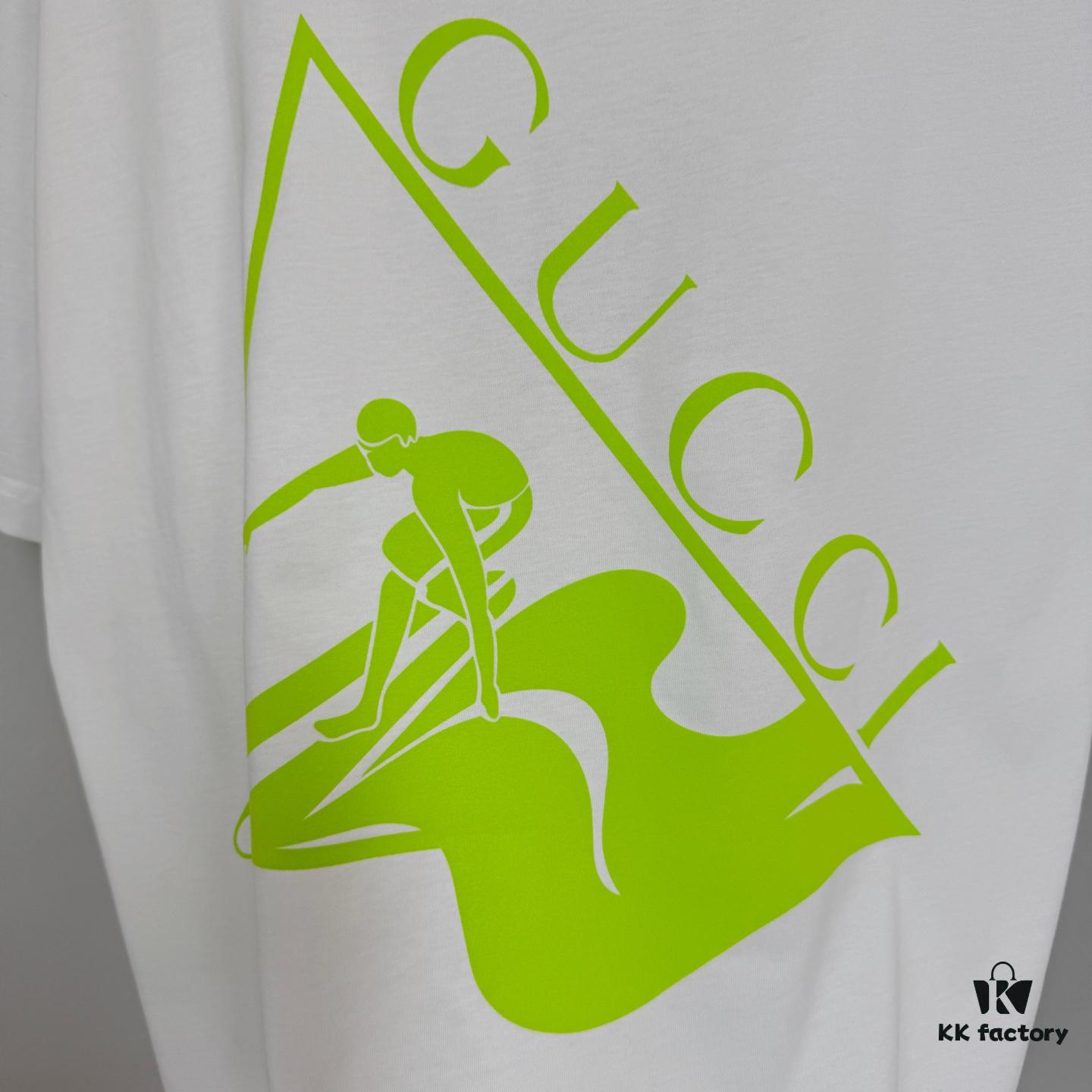 GUCCI 25SS Surfer New Pattern Letter Logo Print Round Neck T-Shirt, Spring/Summer 2025 Side Double G Design, Crafted from Garment-Dyed Knitted Cotton with Signature Gucci Front Print and Creative Gucci Surfer Back Print Adding Charm to the Overall Design