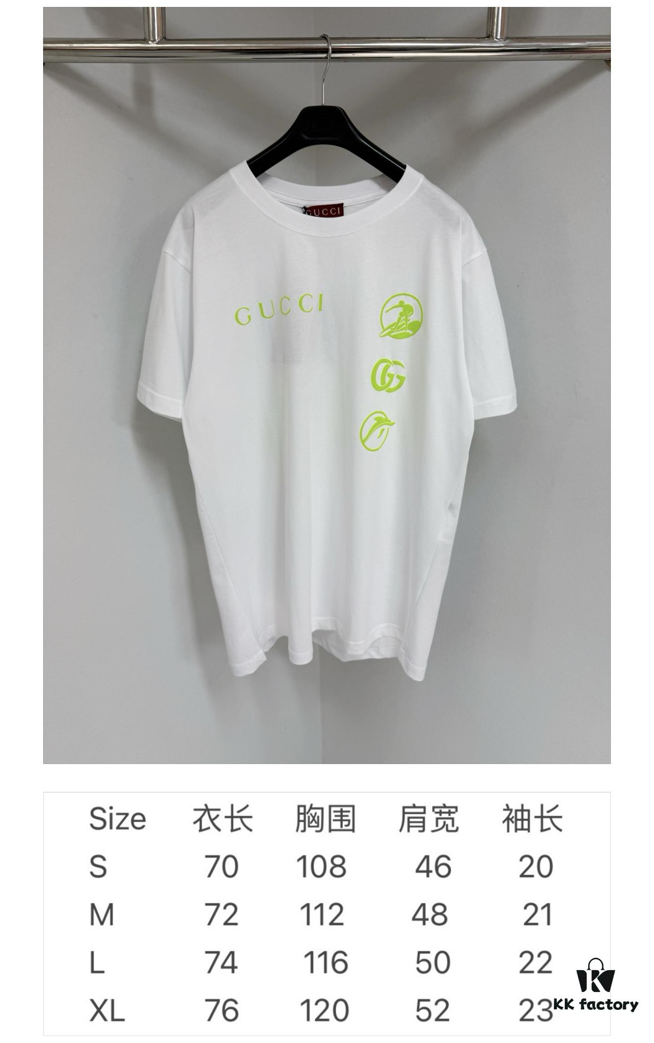 GUCCI 25SS Surfer New Pattern Letter Logo Print Round Neck T-Shirt, Spring/Summer 2025 Side Double G Design, Crafted from Garment-Dyed Knitted Cotton with Signature Gucci Front Print and Creative Gucci Surfer Back Print Adding Charm to the Overall Design