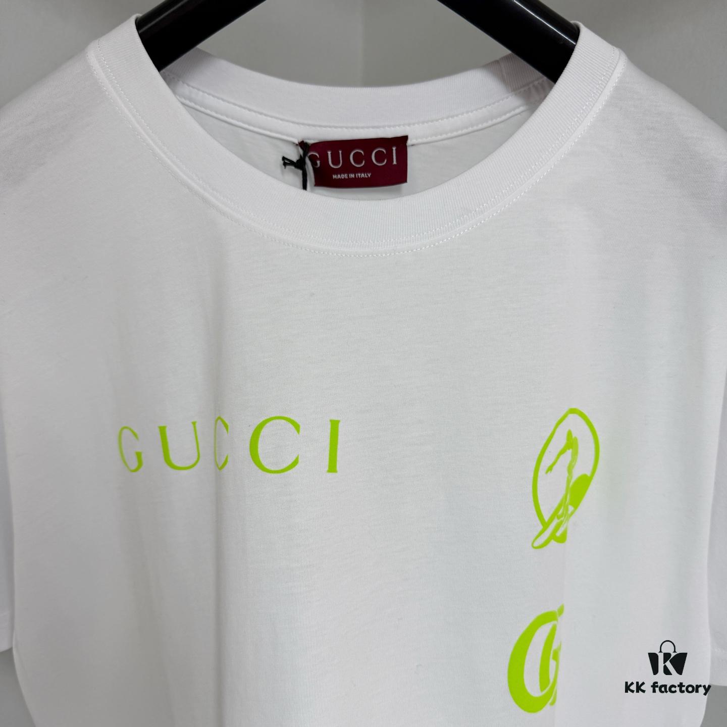 GUCCI 25SS Surfer New Pattern Letter Logo Print Round Neck T-Shirt, Spring/Summer 2025 Side Double G Design, Crafted from Garment-Dyed Knitted Cotton with Signature Gucci Front Print and Creative Gucci Surfer Back Print Adding Charm to the Overall Design