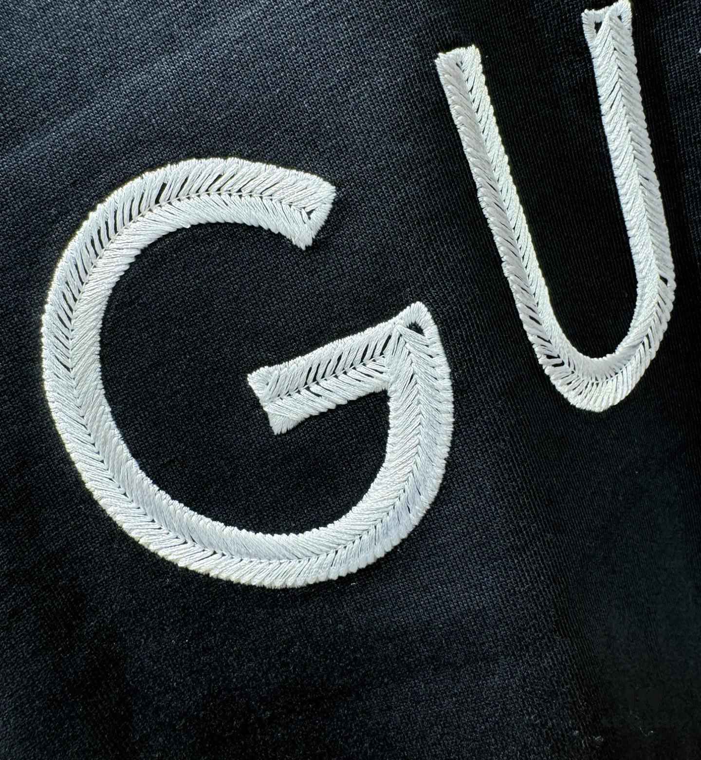 Gucci 2025 Spring/Summer New Short Sleeve T-Shirt! Runway Pattern Fashion Casual Tee with Signature Logo Design! Premium 100% Cotton Fabric, Soft and Skin-Friendly Texture, Exceptional Comfort and Breathability – A Must-Have in Real Life! Gender-Neutral Unisex Style for Couples, Redefining Modern Fashion Elegance! Distinct from Market Versions, Complete with Three Authentic Labels, Unisex Design. High-End Collection!