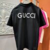 Gucci 2025 Spring/Summer New Short Sleeve T-Shirt! Runway Pattern Fashion Casual Tee with Signature Logo Design! Premium 100% Cotton Fabric, Soft and Skin-Friendly Texture, Exceptional Comfort and Breathability – A Must-Have in Real Life! Gender-Neutral Unisex Style for Couples, Redefining Modern Fashion Elegance! Distinct from Market Versions, Complete with Three Authentic Labels, Unisex Design. High-End Collection!