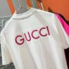 Gucci 2025 Spring/Summer New Short Sleeve T-Shirt! Runway Pattern Fashion Casual Tee with Signature Logo Design! Premium 100% Cotton Fabric, Soft and Skin-Friendly Texture, Exceptionally Comfortable and Breathable Wear. Unisex Couple Style Offering a Fresh Fashion Vibe, Distinguishing from Market Versions with Complete Triple Labels. High-End Collection, Unisex Sizing.