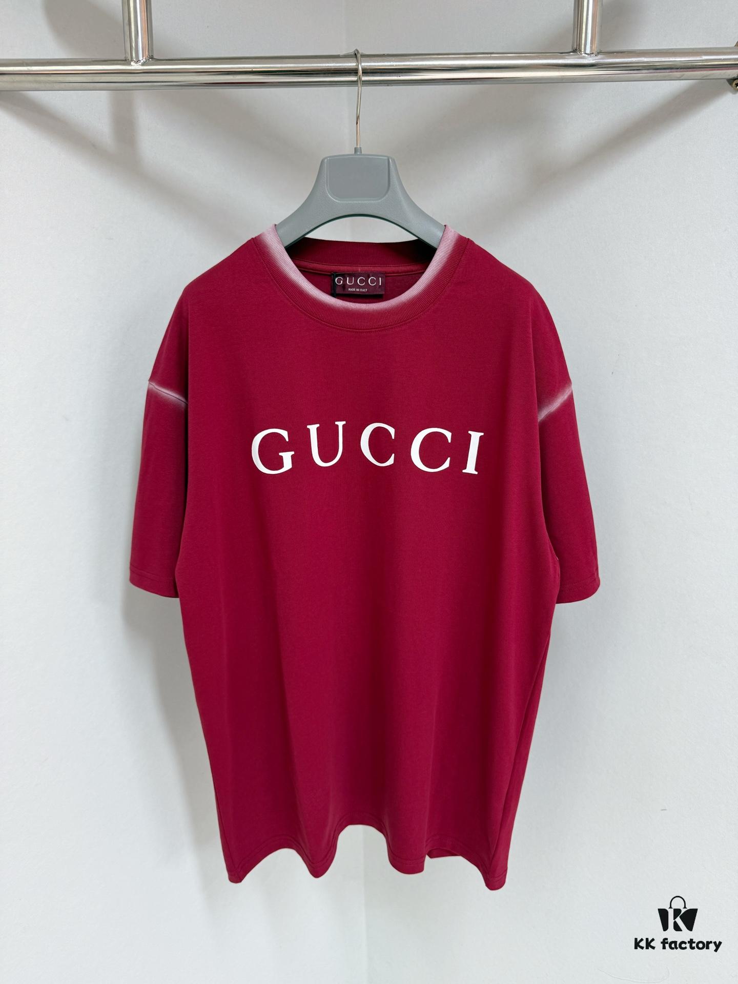 GUCCI 25SS Gucci Printed Cotton Knit T-Shirt Short Sleeve Classic Letter with Spray-Painted Detail on Collar and Sleeves