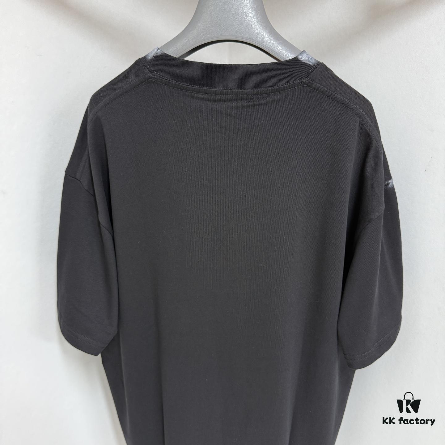 GUCCI 25SS Gucci Printed Cotton Knit T-Shirt Short Sleeve with Classic Letter Logo, Spray-Painted Detail on Collar and Sleeves