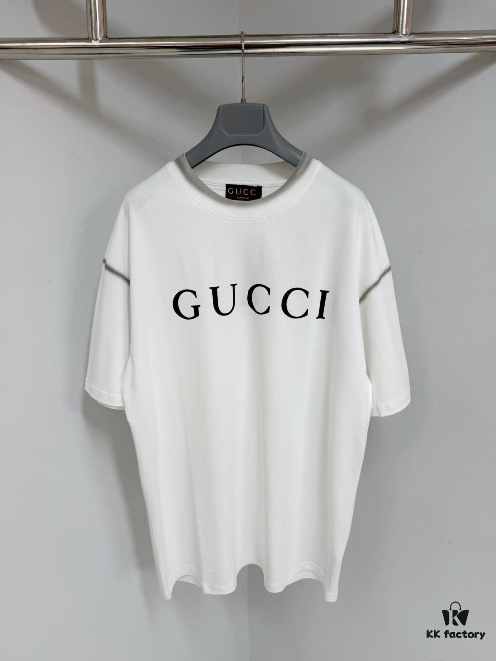 GUCCI 25SS Gucci Printed Cotton Knit T-Shirt Short Sleeve Classic Letter with Spray Paint Decoration on Collar and Sleeves