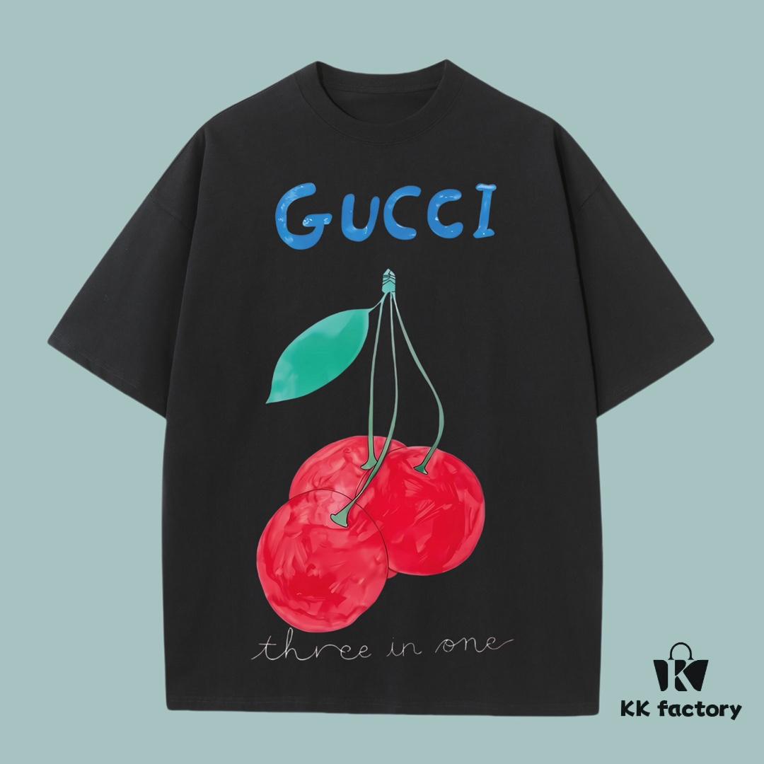 High-End Quality GUCCI 2025 Fall Spring/Summer Collection Cherry Pudding Short-Sleeve T-Shirt, Premium 270G 32-Count Double-Yarn Cotton Fabric, Distinct from Regular Prints, Loose Fit Unisex Design