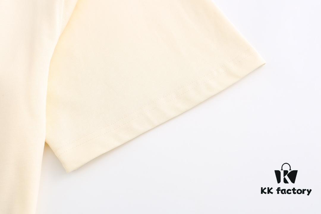 High-End Quality Gucci Collaborative 2025 Fall Spring/Summer Collection Color-Block Logo Short-Sleeve T-Shirt, Featuring Woven Logo Unlike Regular Printing, Crafted from 270G 32-Count Double-Yarn Pure Cotton Fabric with Relaxed Unisex Fit