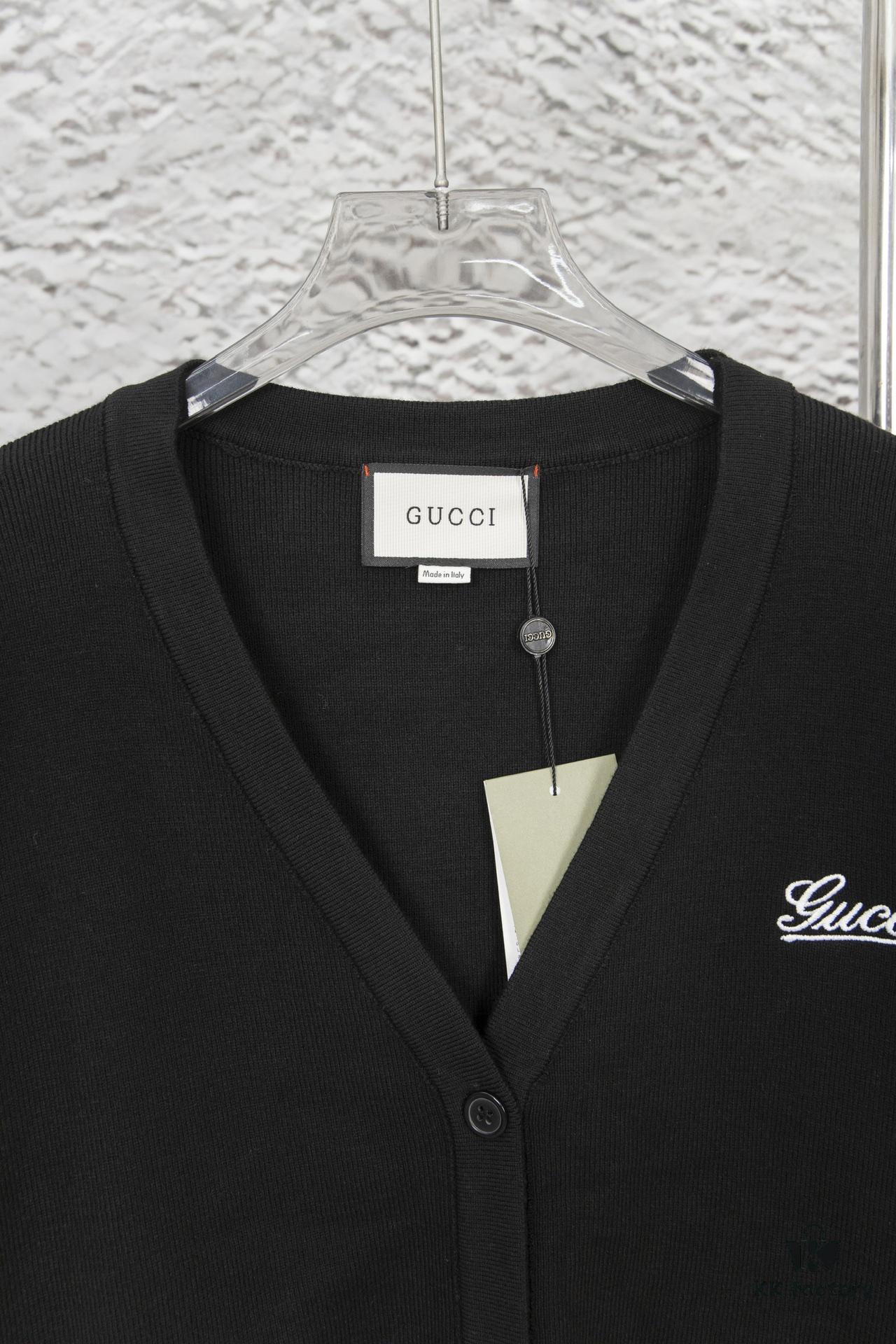 24 Autumn Bestselling GUCCI Black Ribbed Knit Button-Up Cardigan, Unisex High-End Wool Blend, Premium Quality, Smooth and Soft Fabric, Perfect Fit, Fashionable and Stylish Design