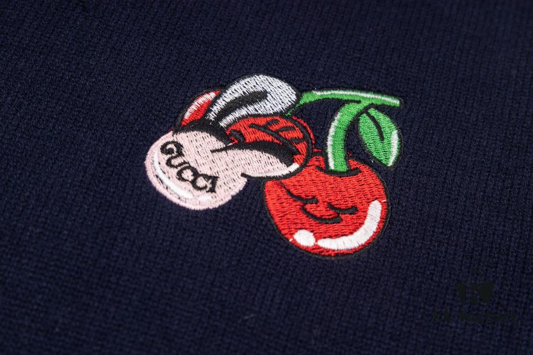 GUCCI Cropped Jacquard Knit Turtleneck Sweater, Autumn/Winter Must-Have, High-Density Wool Blend, Premium Craftsmanship, Perfect Fit, Full Set Accessories Included