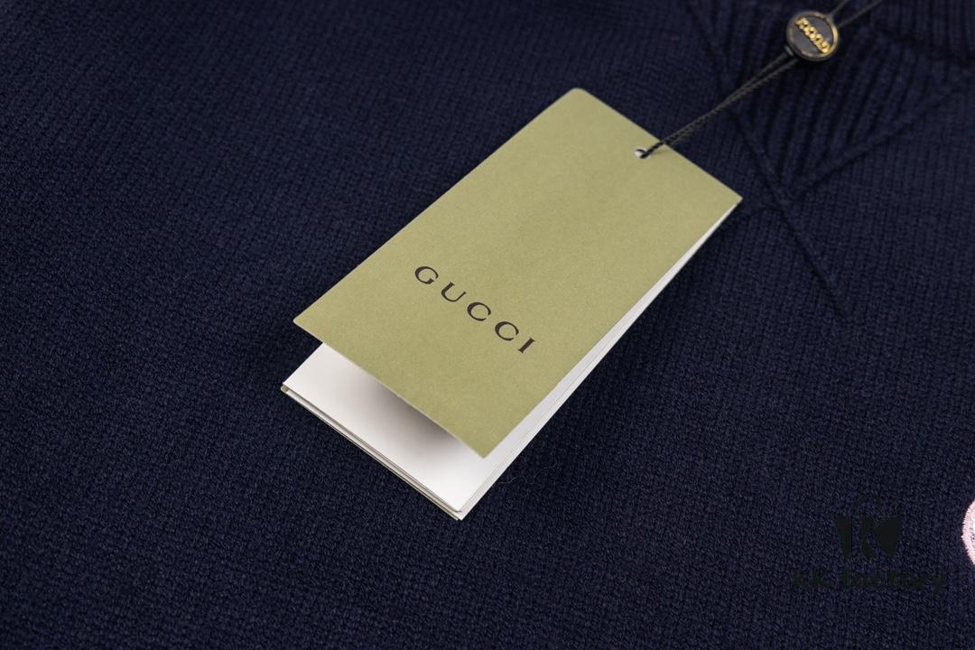 GUCCI Cropped Jacquard Knit Turtleneck Sweater, Autumn/Winter Must-Have, High-Density Wool Blend, Premium Craftsmanship, Perfect Fit, Full Set Accessories Included