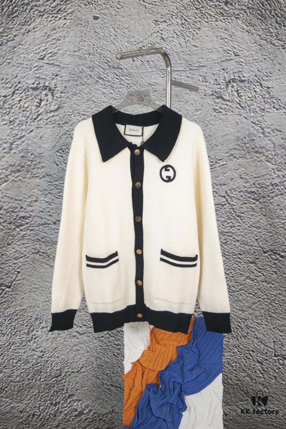 GUCCI Color-Block Button Knit Coat Made of High-End Wool Material
