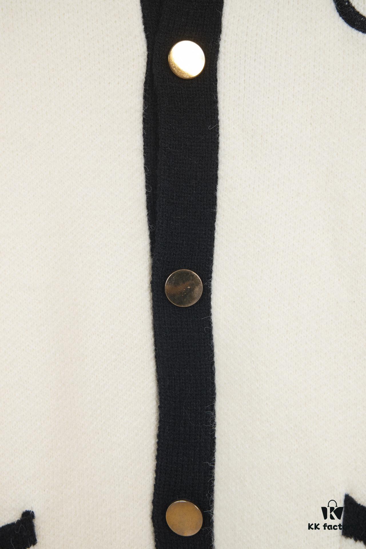 GUCCI Color-Block Button Knit Coat Made of High-End Wool Material