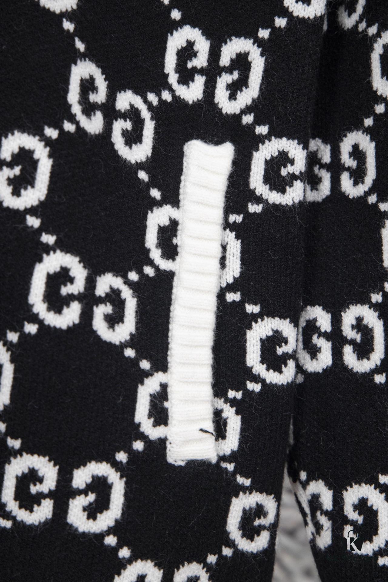 GUCCI Color-Block Ribbed Knit Zip-Up Cardigan, Unisex Design, High-Density Wool Blend, Smooth and Soft Fabric, Premium Craftsmanship