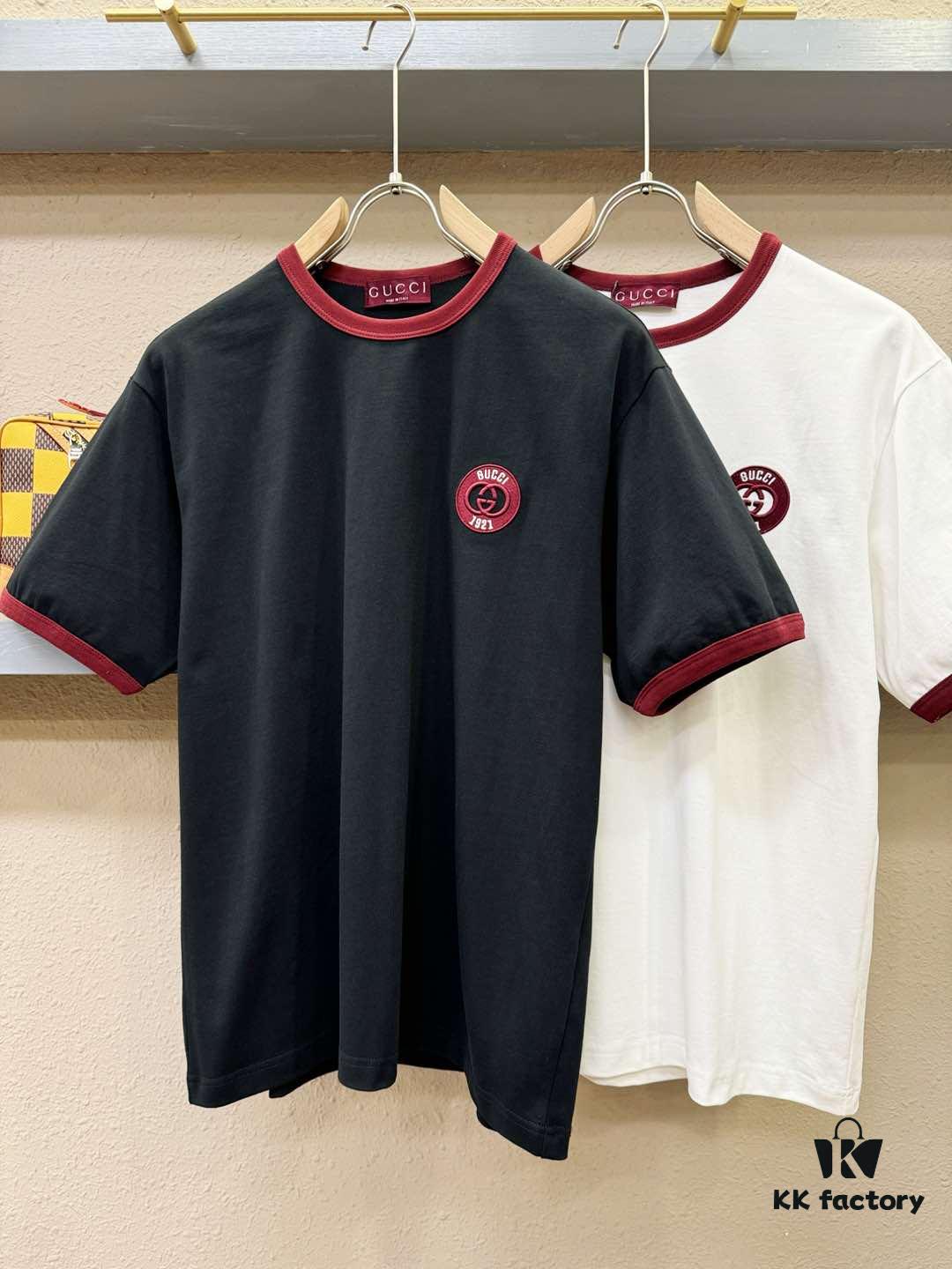 Gucci 2025 Spring/Summer New Short Sleeve T-Shirt! Runway-Inspired Fashion Casual Tee with Signature Logo Design! Premium 100% Cotton Fabric, Soft and Skin-Friendly Texture, Exceptionally Comfortable and Breathable Wear. Unisex Couple's Style Redefines Contemporary Fashion. Distinct from Market Versions, Complete with Three Authentic Labels, High-End Collection for Men and Women. Size: S to XL