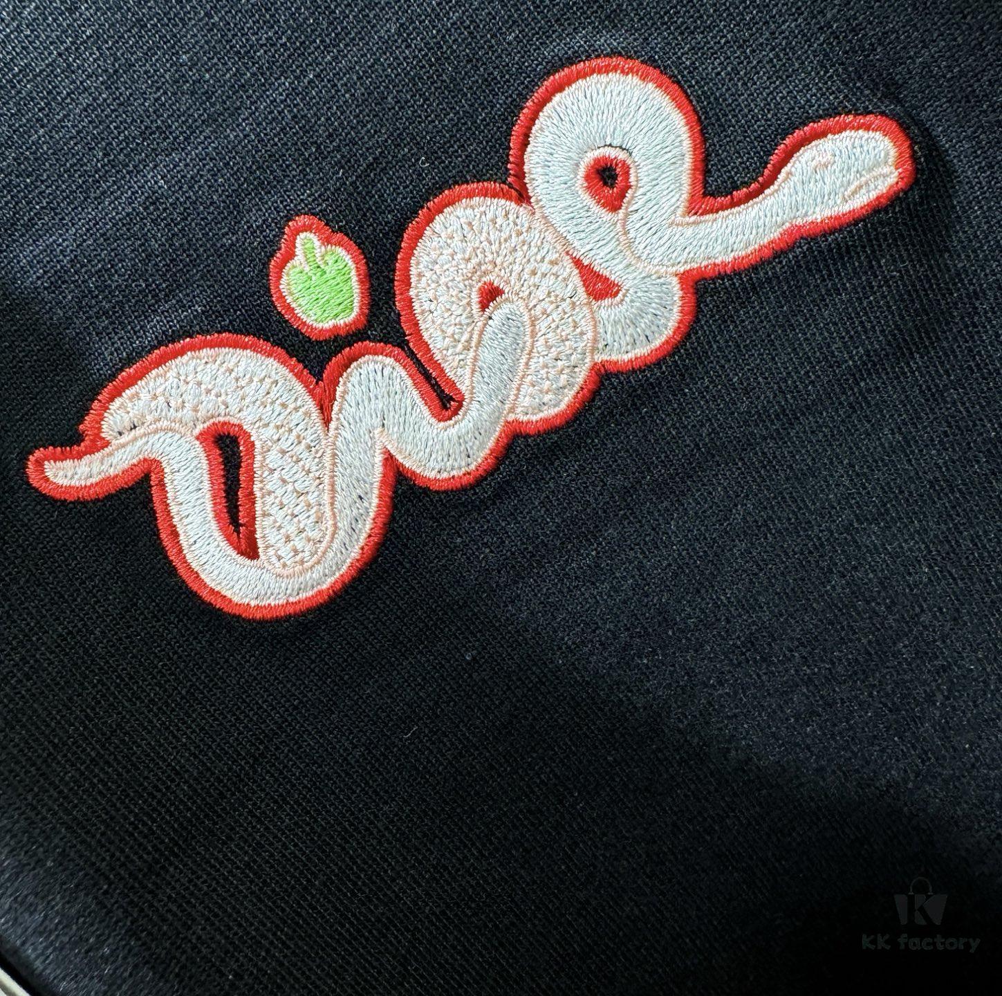 Gucci 2025 Spring/Summer New Arrival Short Sleeve T-Shirt! Runway-Inspired Fashion Casual Tee with Signature Logo Design! Premium 100% Cotton Fabric, Soft and Skin-Friendly Texture, Exceptionally Comfortable and Breathable Wear – A Must-Have in Real Life! Gender-Neutral Unisex Style for Couples, Redefining Contemporary Fashion Elegance! Distinct from Market Versions, Complete with Three Authentic Labels, Matching Set for Men and Women. High-End Collection!