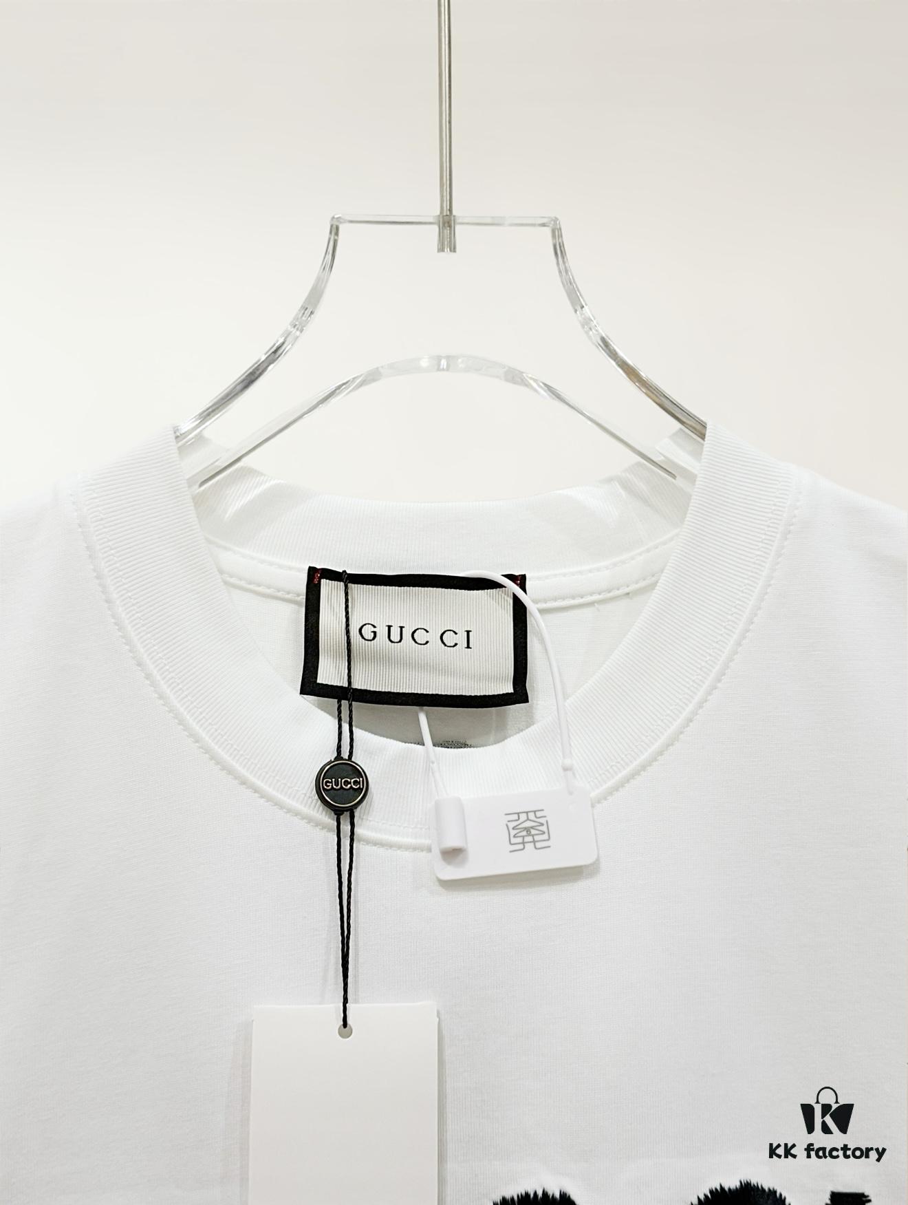 High-End Gucci Round Neck Short Sleeve T-Shirt with Front and Back Embroidered Logo, Premium 280g Double-Yarn Combed Cotton, Pre-Shrunk Washed Fabric, Unisex Fit, Official Website Detailing, Three Labels Complete