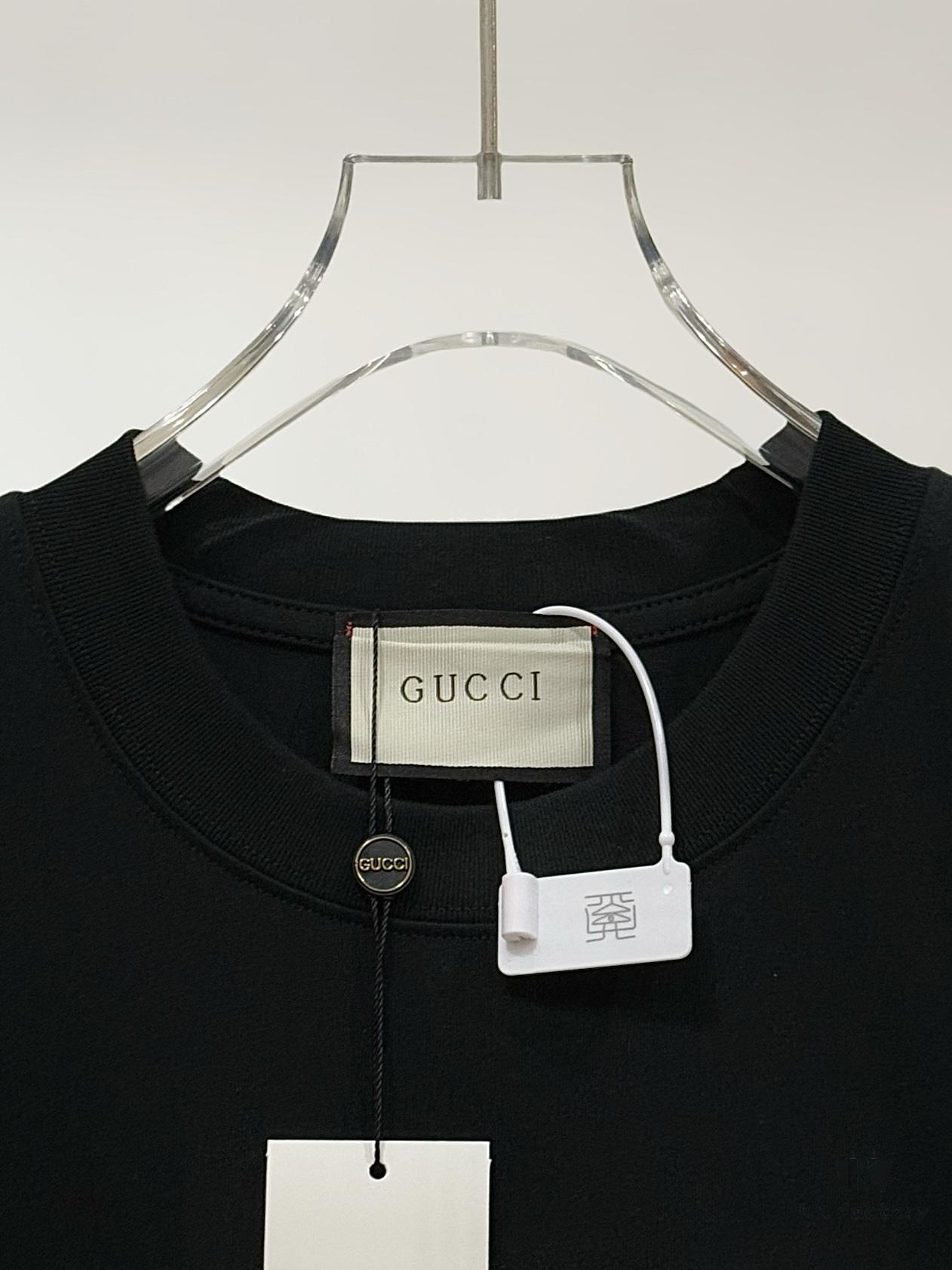 High-End Gucci Round Neck Short Sleeve T-Shirt with Front and Back High-Stitch Embroidered Logo, 280g Double-Yarn Premium Combed Cotton, Pre-Shrunk Washed Fabric, No Deformation, Unisex Design, Official Website Details, Three Labels Included, Moisture-Proof Paper Packaging, Distinct from Market Standard Products, Comfortable Fit with OXS Silhouette