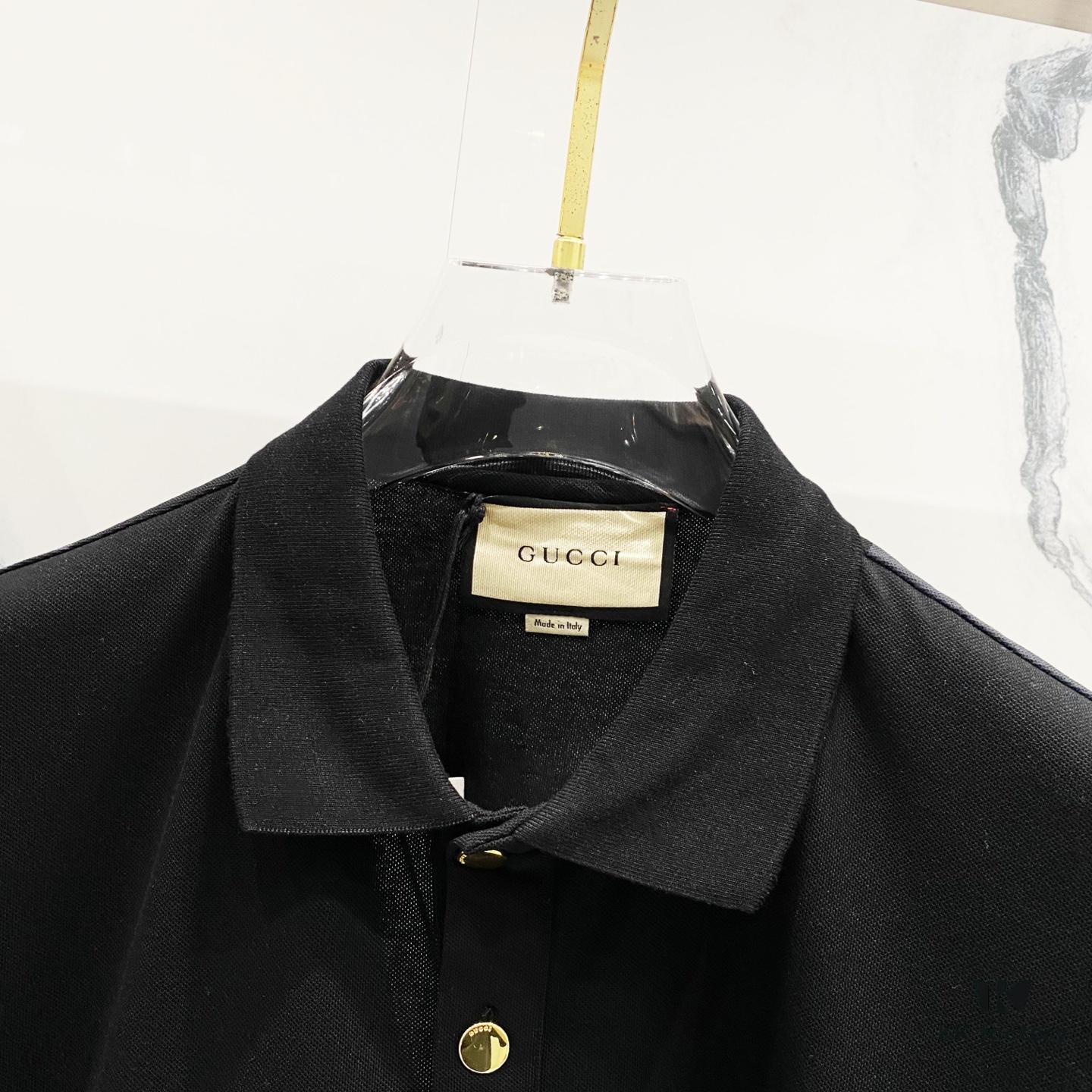 GUCCI Men's Polo Shirt with Notched Collar and Red-Green Web Stripe Logo Design