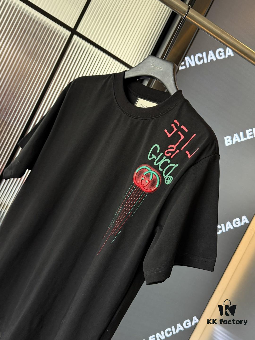 GUCCI 2025 Spring/Summer New Arrival Unisex T-Shirt with Red-Green Embroidered Logo and Print