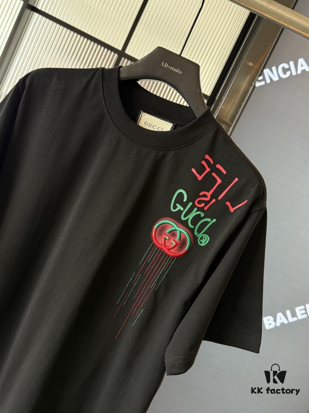 GUCCI 2025 Spring/Summer New Arrival Unisex T-Shirt with Red-Green Embroidered Logo and Print