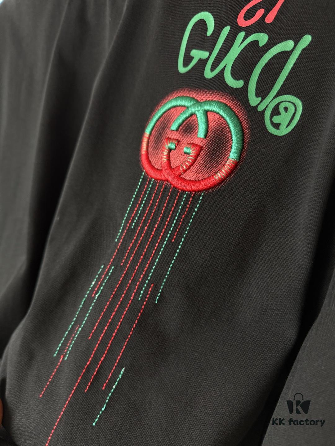 GUCCI 2025 Spring/Summer New Arrival Unisex T-Shirt with Red-Green Embroidered Logo and Print