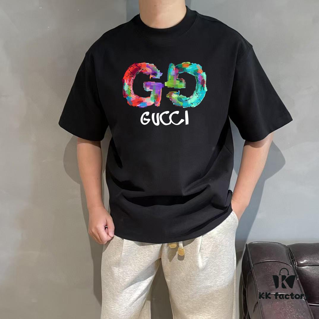 GUCCI 25SS Designed by Master, Branded New Arrival Printed Round Neck Short Sleeve T-Shirt, 300g, Autumn-Winter Latest In-Store Synchronized OS Drop Shoulder Fit, Stylish and Unique, Extremely Versatile and Attractive, Suitable for Both Men and Women, A Must-Have Item, Complete with Hang Tag, Neck Label, and Wash Label