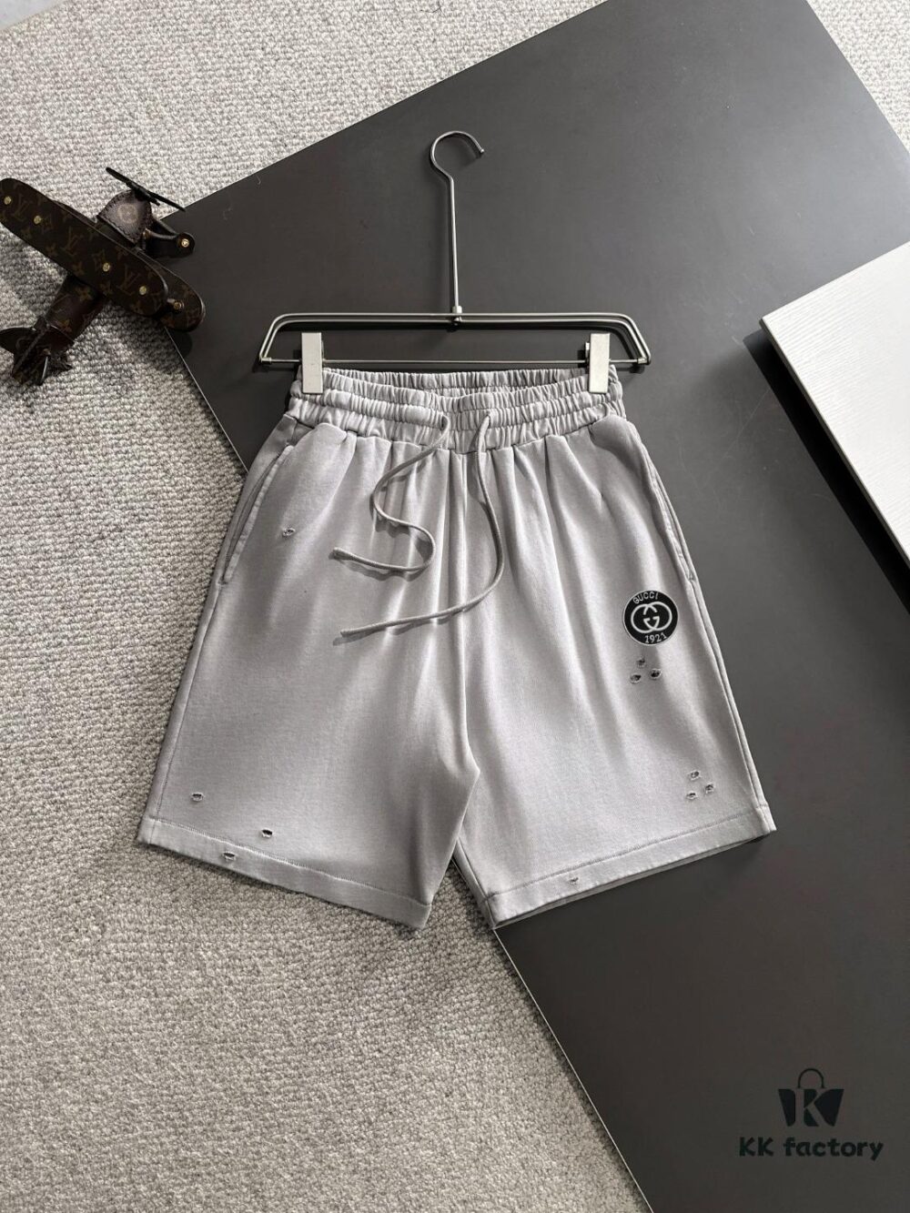 GUCCI 2025 Spring/Summer New Arrival High-End Elastic Waist Casual Solid Loose Shorts