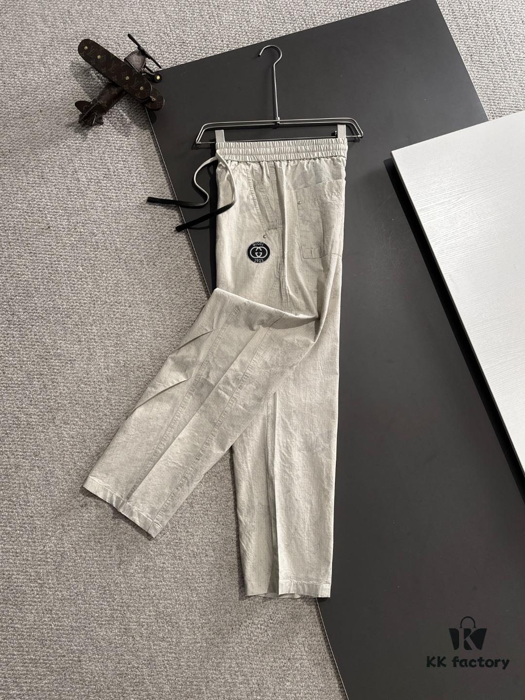 GUCCI 2025 Spring/Summer New Arrival Elastic Waist Casual Pants, Lightweight Custom Counter Fabric, Breathable and Highly Comfortable, Exquisitely Designed with Brand Identity, Premium Quality, Soft and Smooth Texture, Featuring a Relaxed Cut with Excellent Fit
