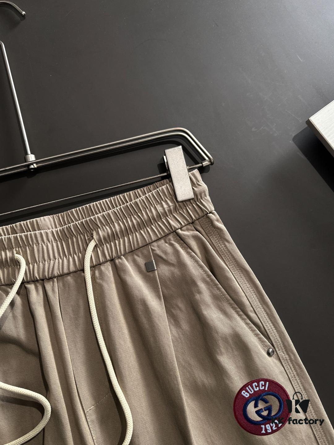 GUCCI 2025 Spring/Summer New Elastic Waist Casual Pants, Lightweight Custom Counter Fabric, Breathable and Comfortable, Exquisite Details, Brand Design Concept, High-Quality Craftsmanship, Soft and Smooth Texture, Leisure Cut with Excellent Fit