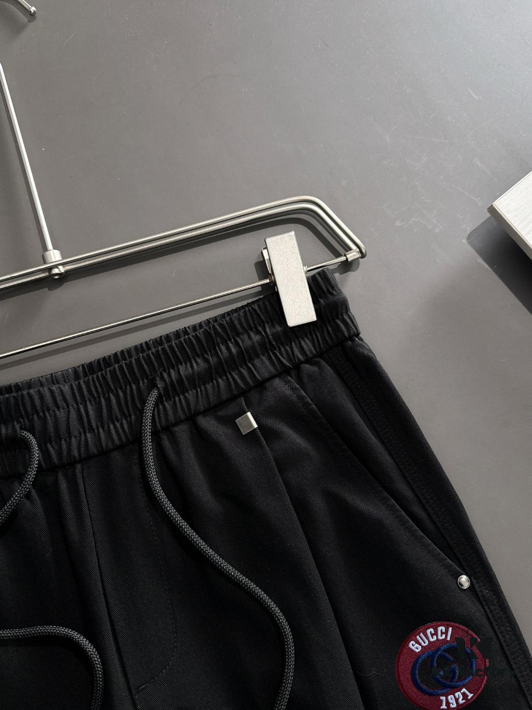 GUCCI 2025 Spring/Summer New Elastic Waist Casual Pants, Lightweight Custom Counter Fabric, Breathable and Comfortable, Exquisite Details, Brand Design Concept, High Quality, Soft and Smooth Touch