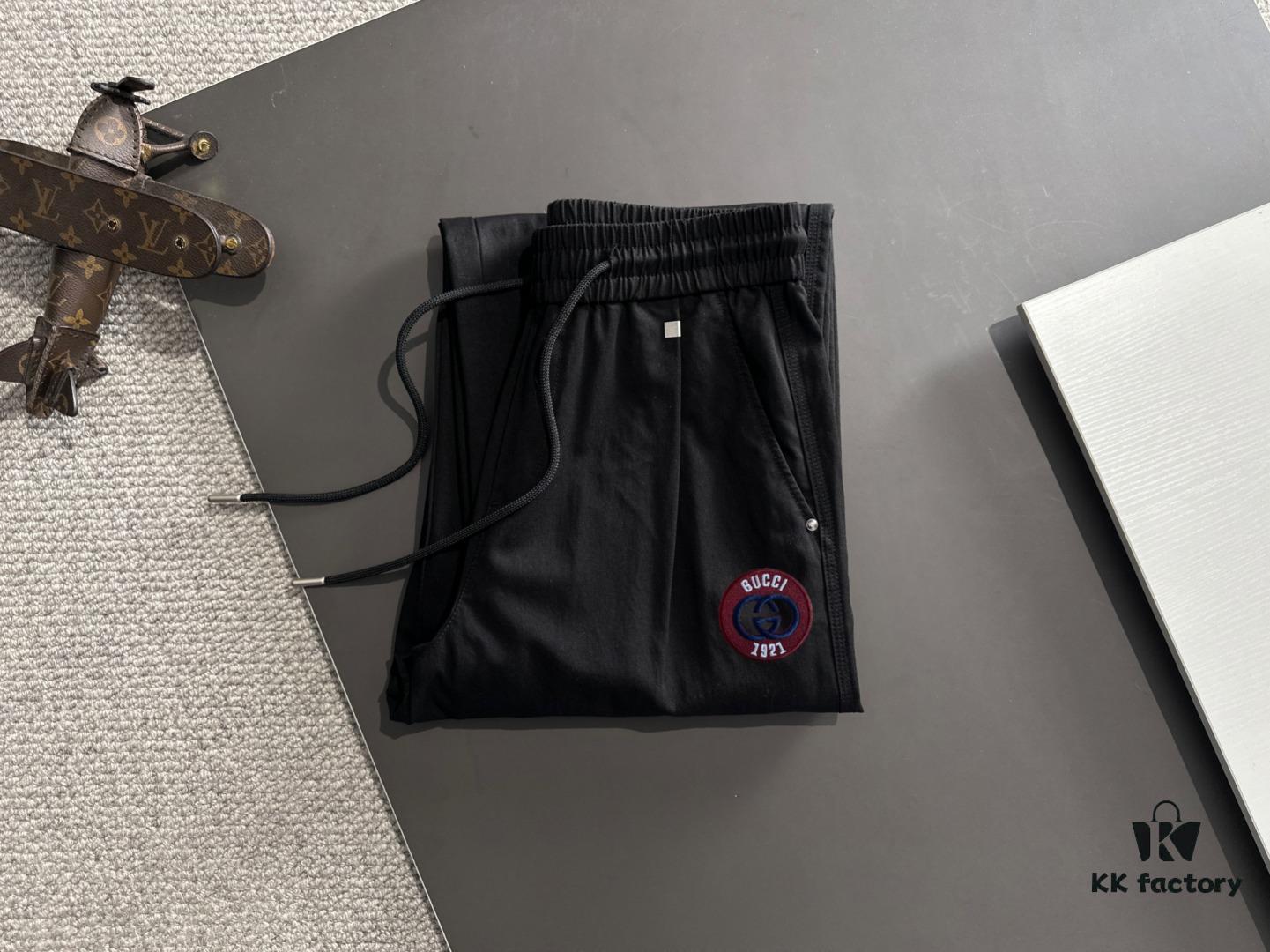 GUCCI 2025 Spring/Summer New Elastic Waist Casual Pants, Lightweight Custom Counter Fabric, Breathable and Comfortable, Exquisite Details, Brand Design Concept, High Quality, Soft and Smooth Touch