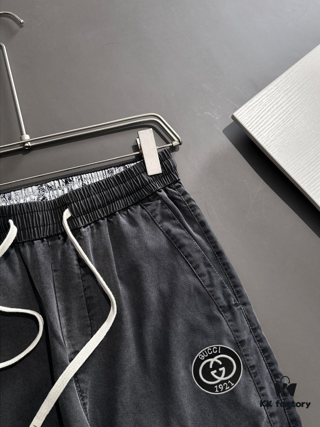 GUCCI 2025 Spring/Summer New Elastic Waist Casual Pants, Lightweight Custom Fabric from Counter, Highly Breathable and Comfortable, Exquisite Details, Brand Design Concept Reflecting High Quality, Soft and Smooth Texture, Showcasing a Perfect Relaxed Silhouette