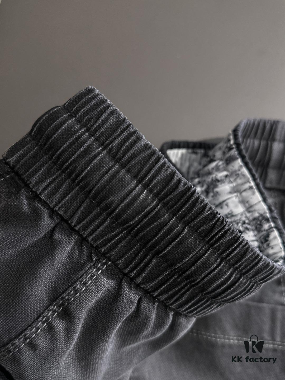 GUCCI 2025 Spring/Summer New Elastic Waist Casual Pants, Lightweight Custom Fabric from Counter, Highly Breathable and Comfortable, Exquisite Details, Brand Design Concept Reflecting High Quality, Soft and Smooth Texture, Showcasing a Perfect Relaxed Silhouette