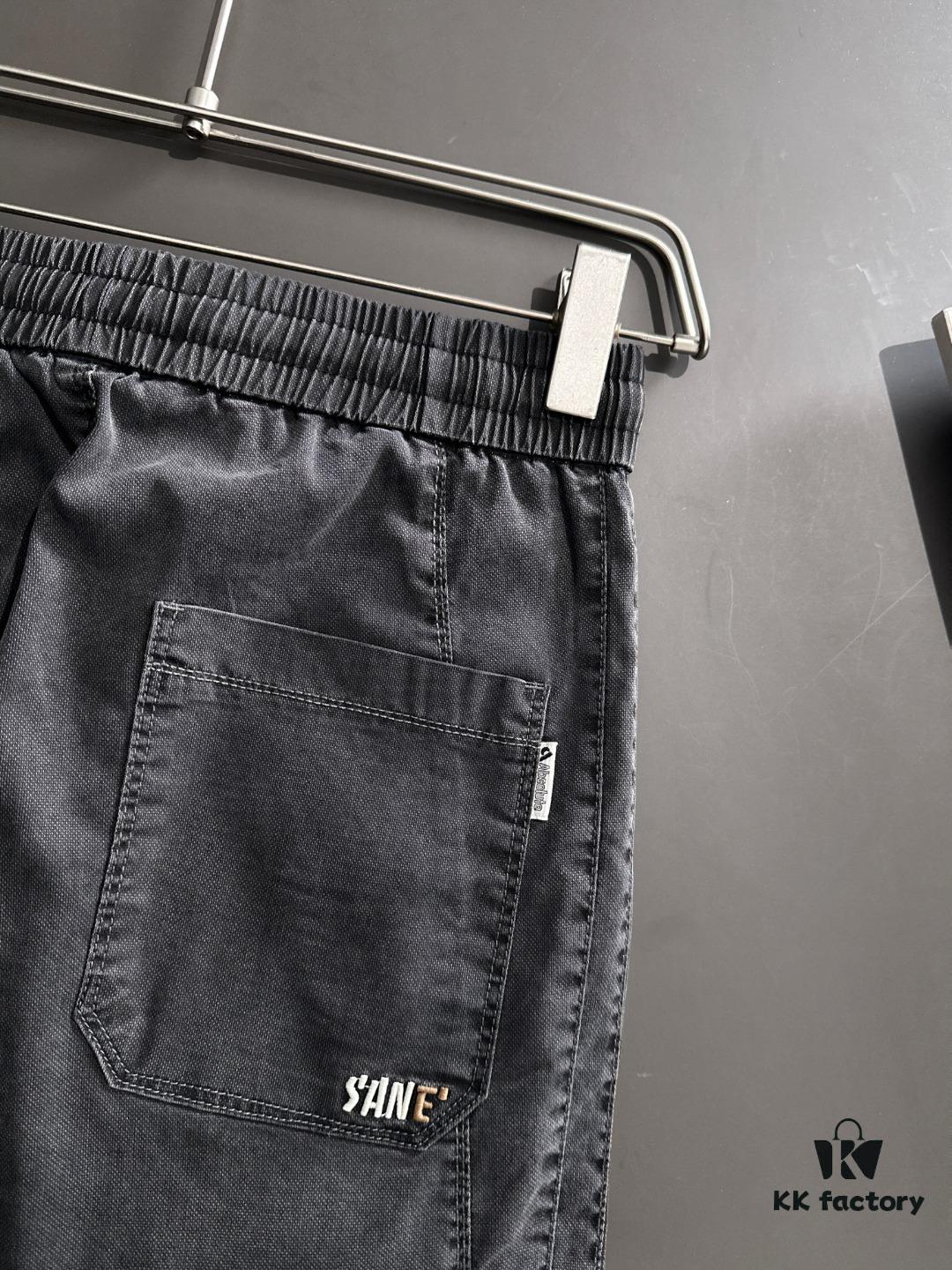 GUCCI 2025 Spring/Summer New Elastic Waist Casual Pants, Lightweight Custom Fabric from Counter, Highly Breathable and Comfortable, Exquisite Details, Brand Design Concept Reflecting High Quality, Soft and Smooth Texture, Showcasing a Perfect Relaxed Silhouette