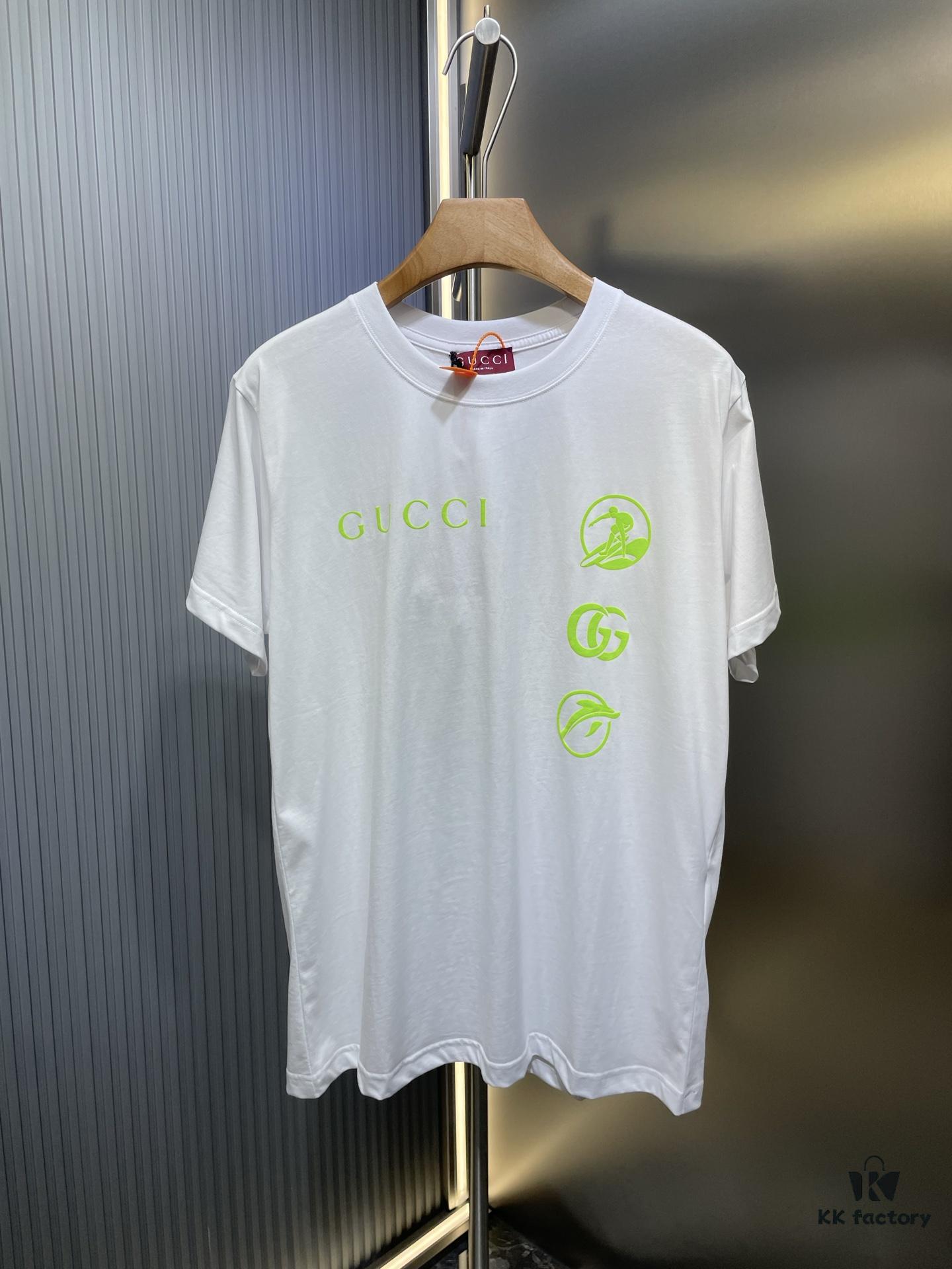 Gucci 25SS New Arrival Oversized T-Shirt Crafted from Garment-Dyed Knit Cotton, Featuring Gucci Logo Print on Front and Gucci Surfer Print on Back