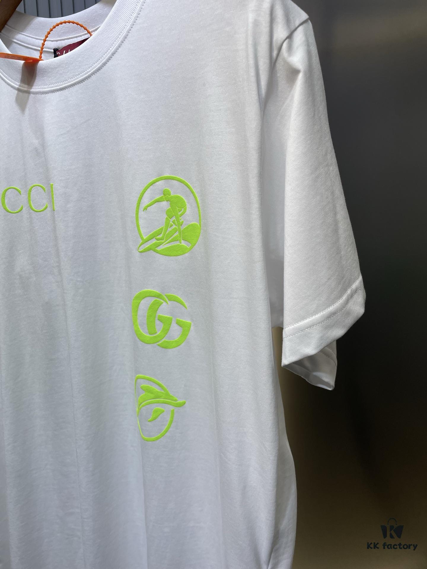 Gucci 25SS New Arrival Oversized T-Shirt Crafted from Garment-Dyed Knit Cotton, Featuring Gucci Logo Print on Front and Gucci Surfer Print on Back