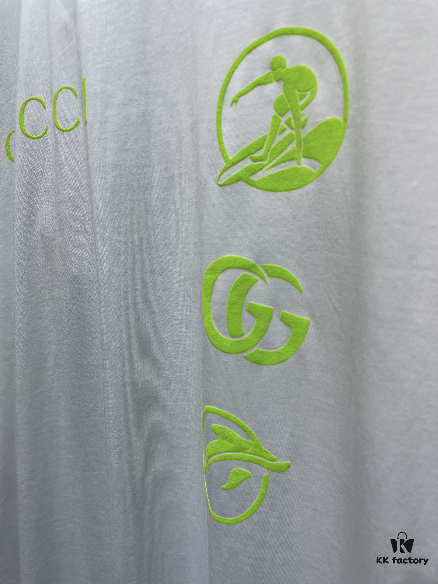 Gucci 25SS New Arrival Oversized T-Shirt Crafted from Garment-Dyed Knit Cotton, Featuring Gucci Logo Print on Front and Gucci Surfer Print on Back