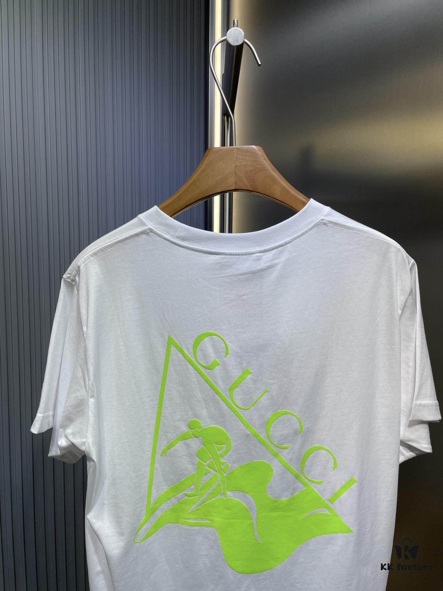 Gucci 25SS New Arrival Oversized T-Shirt Crafted from Garment-Dyed Knit Cotton, Featuring Gucci Logo Print on Front and Gucci Surfer Print on Back