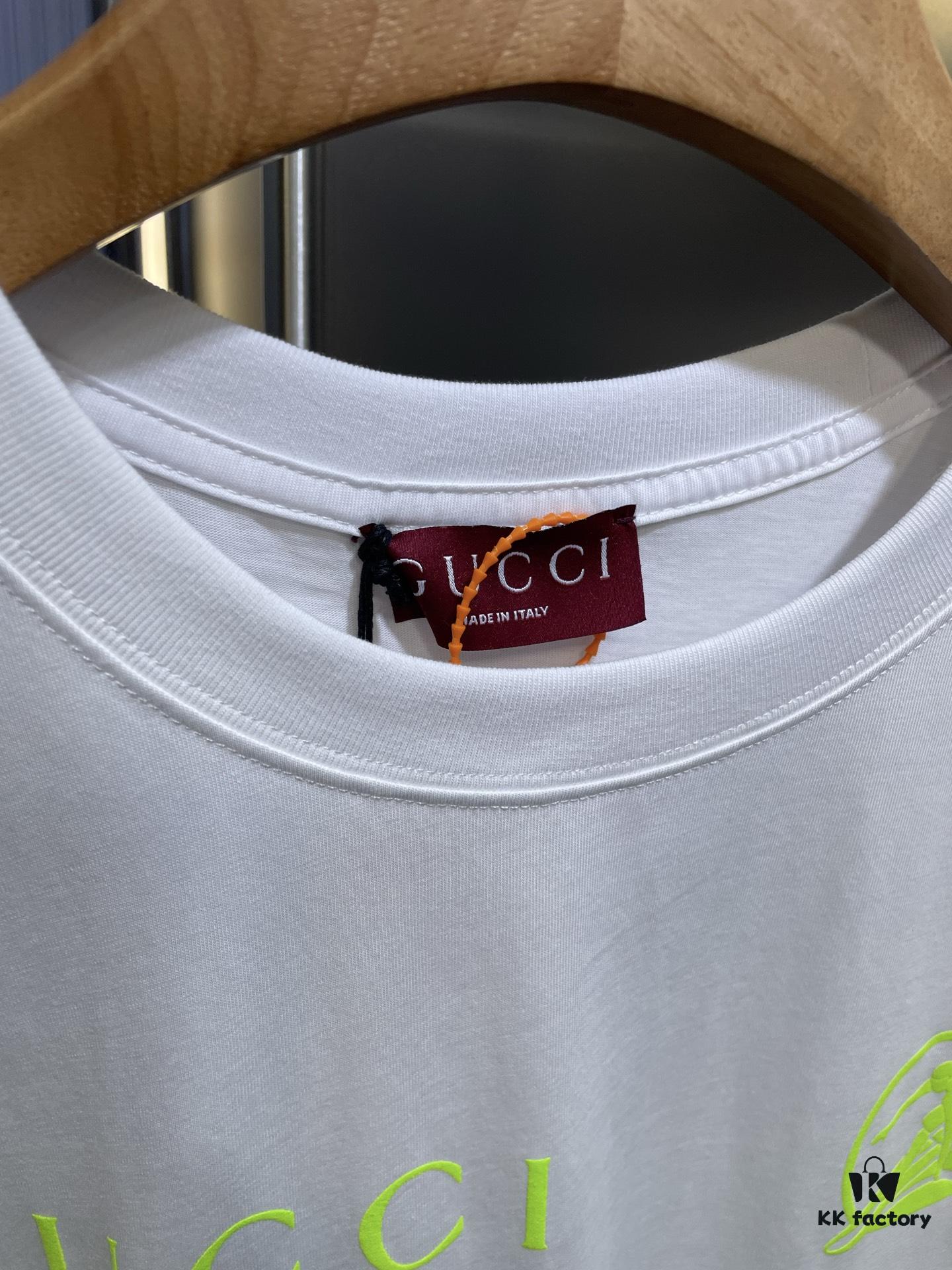 Gucci 25SS New Arrival Oversized T-Shirt Crafted from Garment-Dyed Knit Cotton, Featuring Gucci Logo Print on Front and Gucci Surfer Print on Back