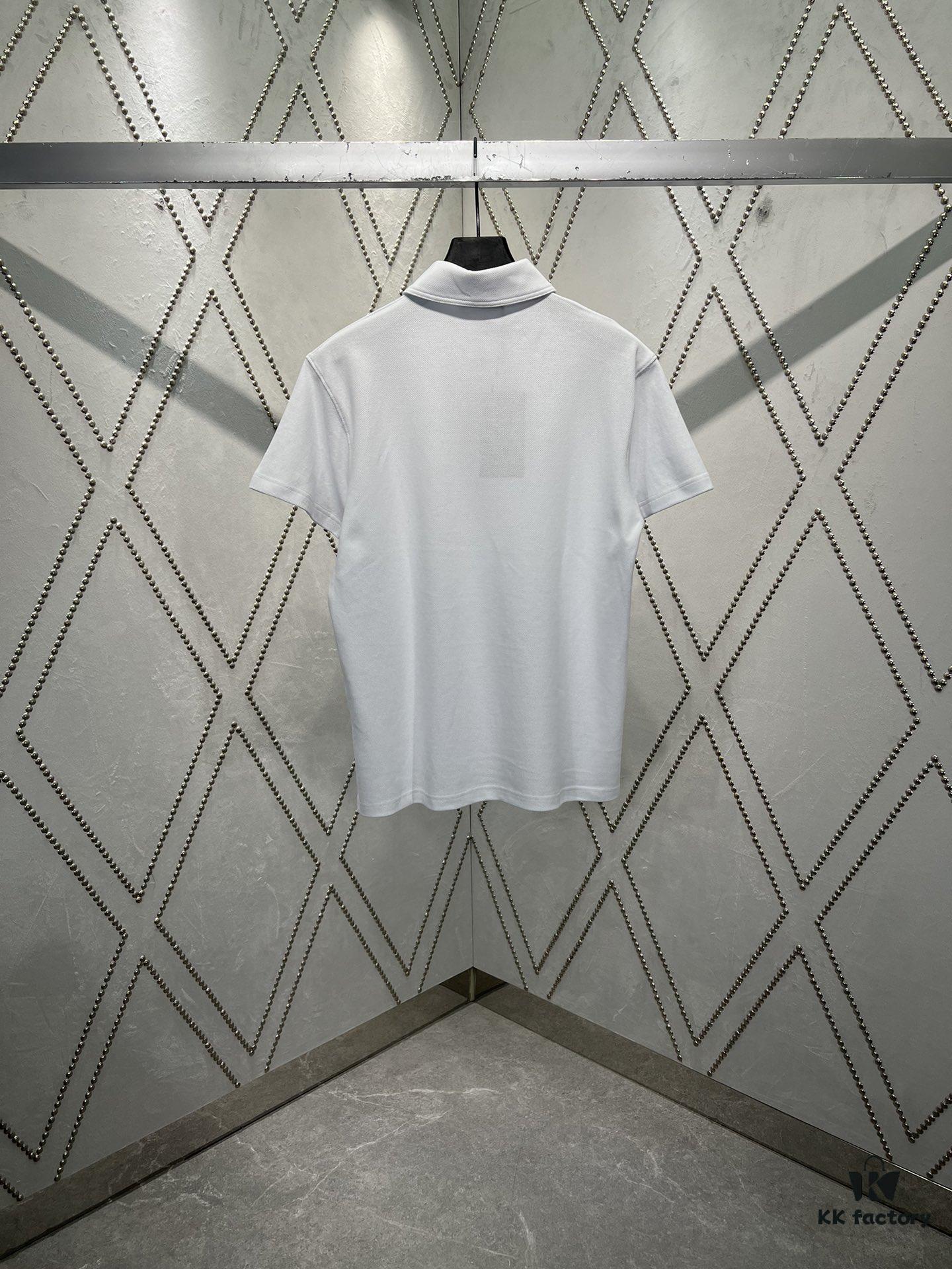 Gucci 2025 Spring Collection Presents Classic Style Pieces, Featuring a Polo Shirt Crafted from Stretch Piqué Cotton with an Elegant Gucci Print