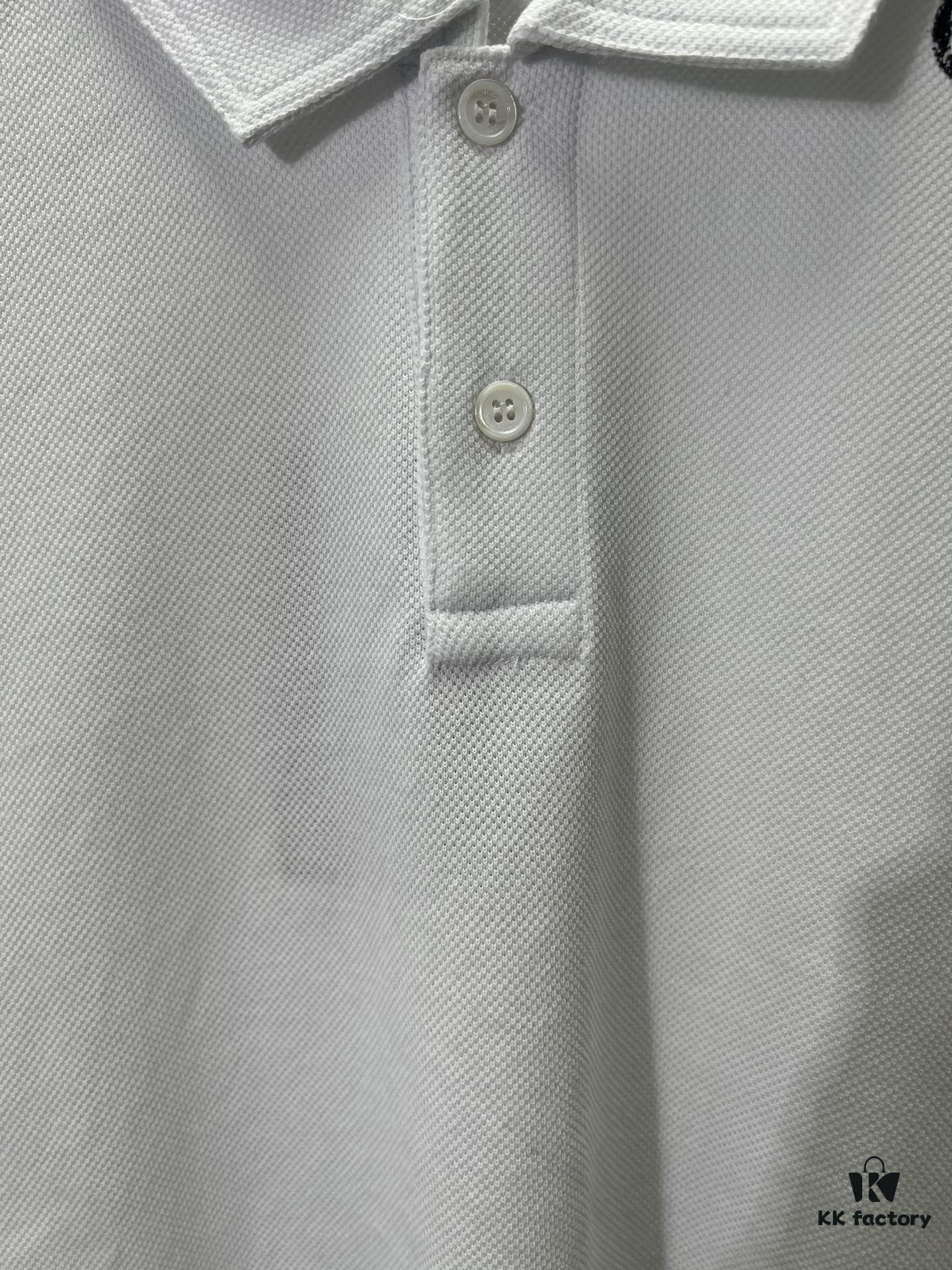 Gucci 2025 Spring Collection Presents Classic Style Pieces, Featuring a Polo Shirt Crafted from Stretch Piqué Cotton with an Elegant Gucci Print